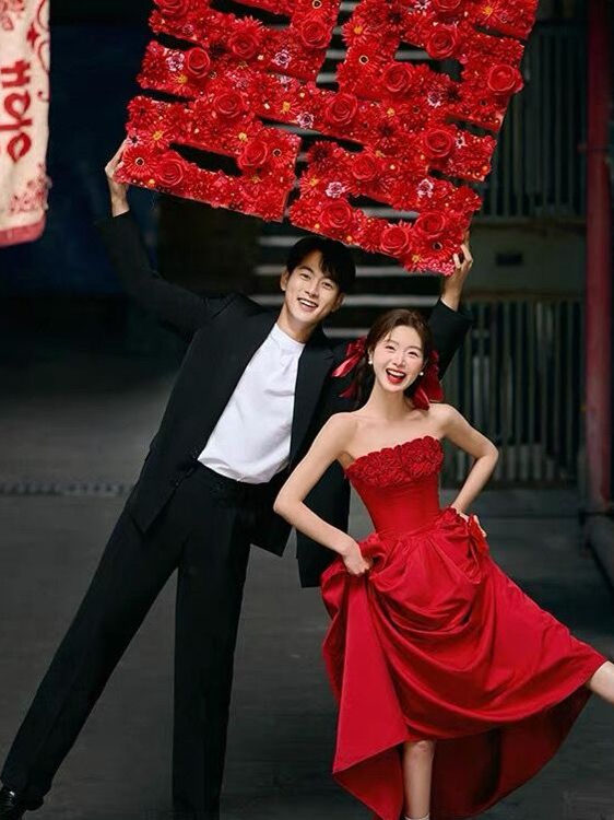2025 New Red Bridesmaid Street - Photography Wedding recension och pris